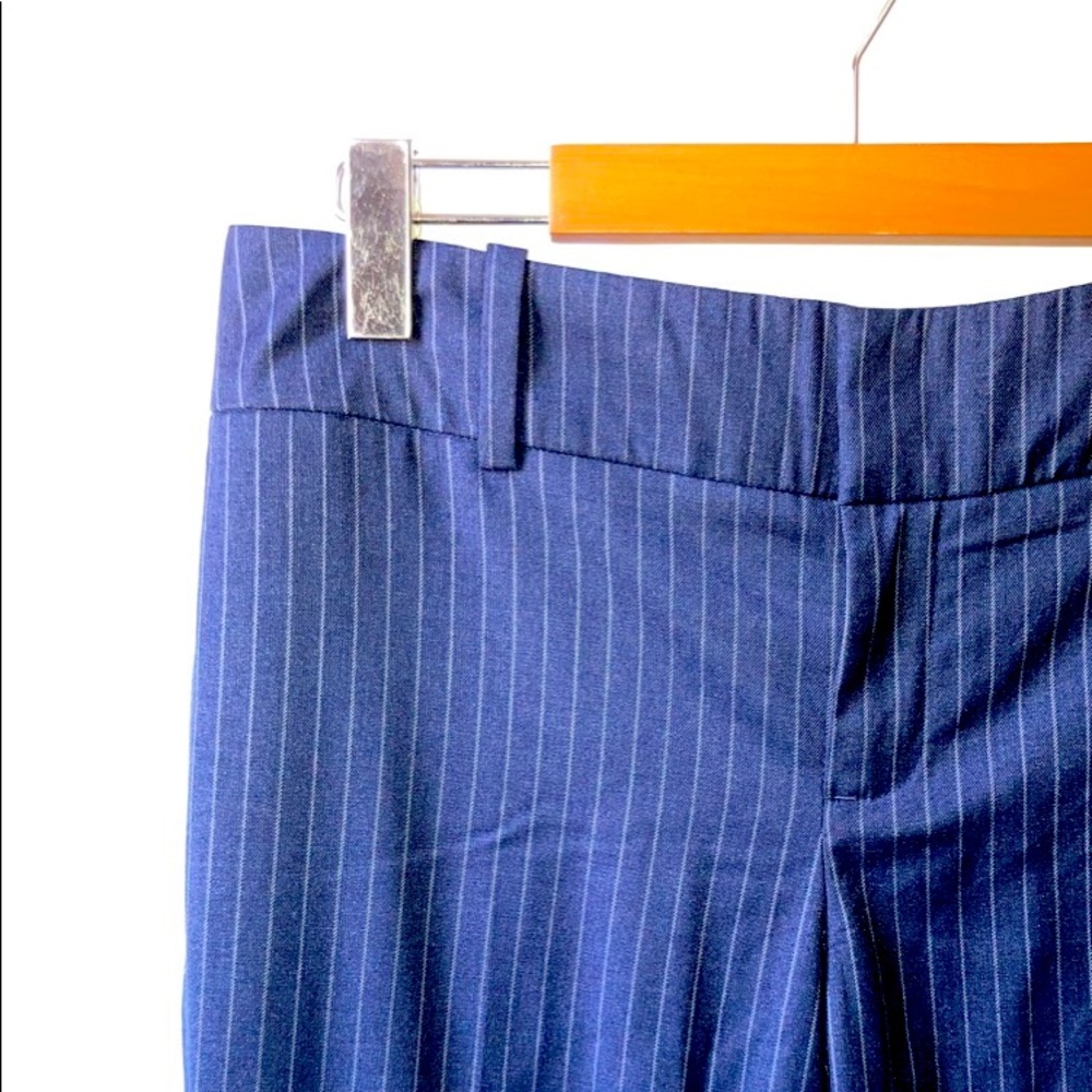Pantalon propre bleu rayé